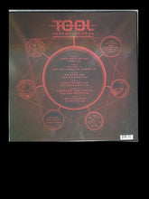 Carica l&#39;immagine nel visualizzatore di Gallery, Tool – 119 29 24 Live Kelowna canada 2023 box 3 lp colorati limited numerato 400 copie sigillato
