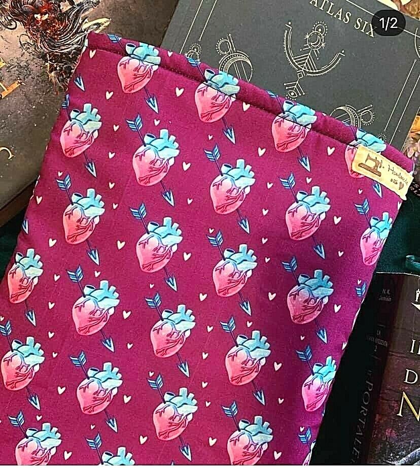 BOOK SLEEVE HAND MADE,COVER LIBRO FATTO A MANO motivo a cuori