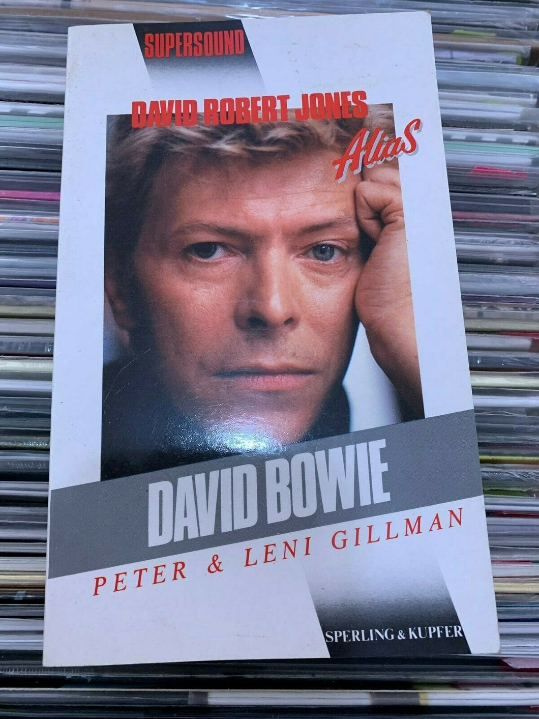 David Robert Jones alias David Bowie - Peter e Leni Gillman - LIBRO