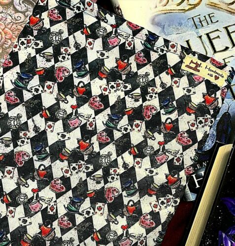 BOOK SLEEVE HAND MADE,COVER LIBRO FATTO A MANO motivo Alice in Wonderland